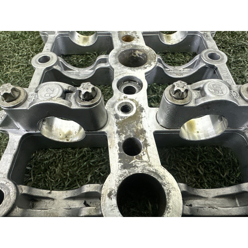 Опорный кронштейн распредвала (двигатель и элементы) BMW X5 E70 2010 N57D30A 11317800044