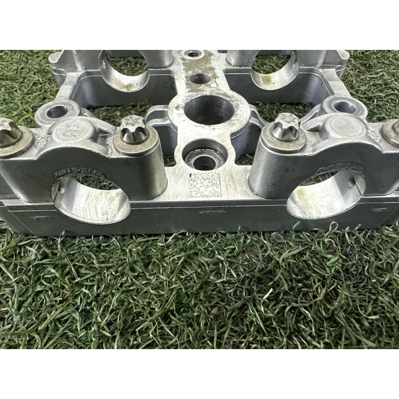 Опорный кронштейн распредвала (двигатель и элементы) BMW X5 E70 2010 N57D30A 11317800044