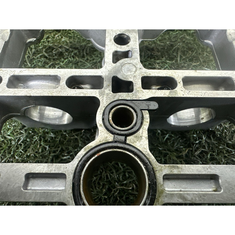 Опорный кронштейн распредвала (двигатель и элементы) BMW X5 E70 2010 N57D30A 11317800044