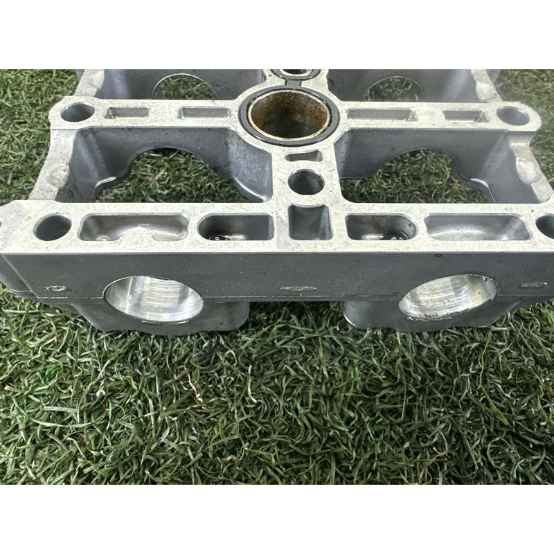 Опорный кронштейн распредвала (двигатель и элементы) BMW X5 E70 2010 N57D30A 11317800044