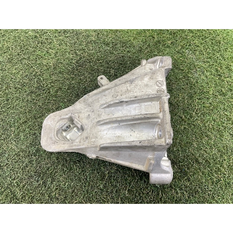 Кронштейн подушки двигателя (кронштейны двигателя) BMW X5 E70 2010 N57D30A 22116790026