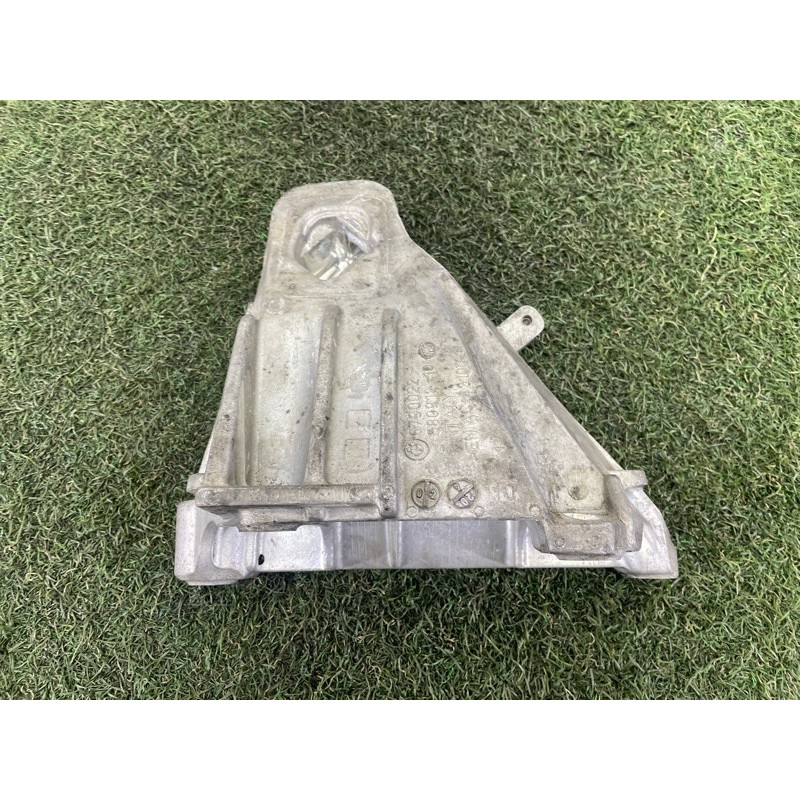 Кронштейн подушки двигателя (кронштейны двигателя) BMW X5 E70 2010 N57D30A 22116790026