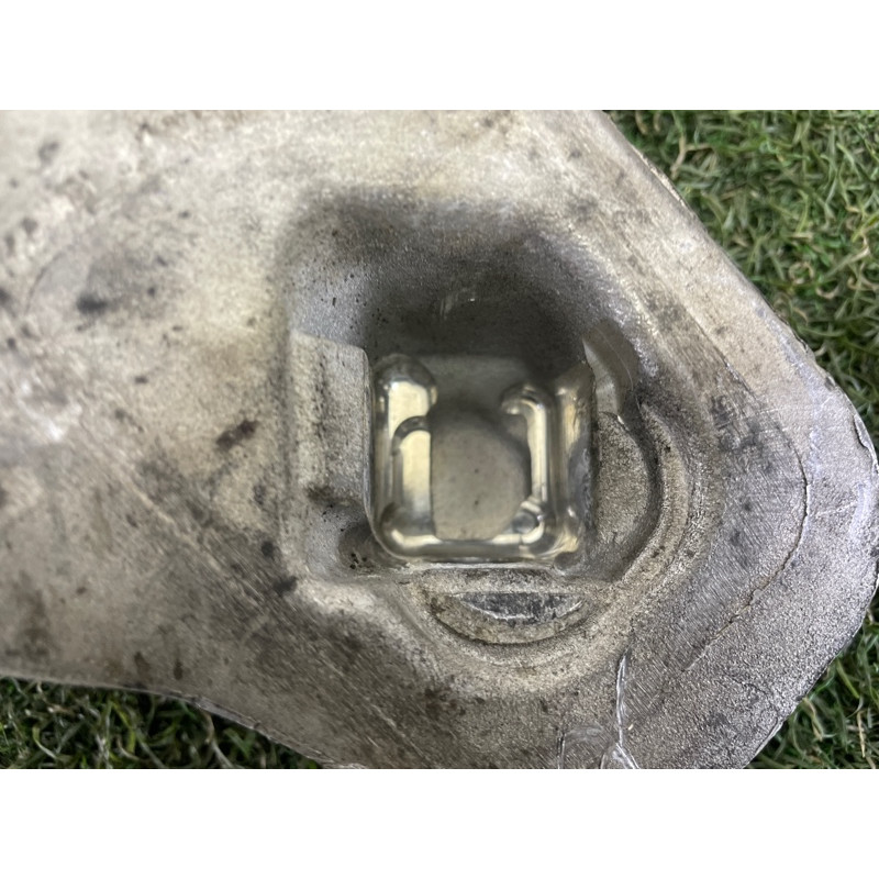 Кронштейн подушки двигателя (кронштейны двигателя) BMW X5 E70 2010 N57D30A 22116790026