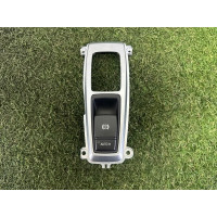 Кнопка стояночного тормоза