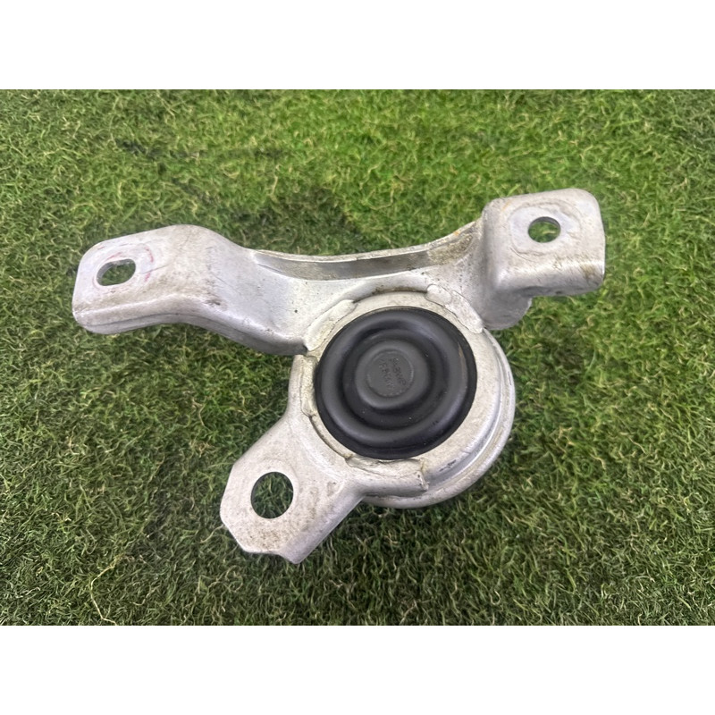 Подушка двигуна (двигатель и элементы) LAND ROVER Range Rover Evoque L538 2016 2.0 LR024730