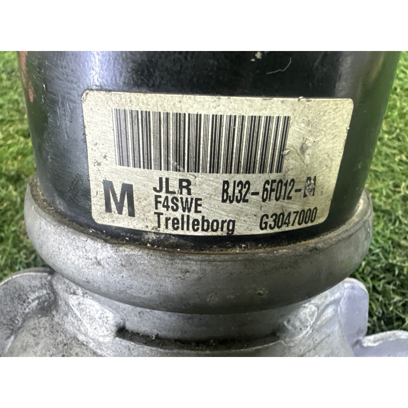 Подушка двигуна (двигатель и элементы) LAND ROVER Range Rover Evoque L538 2016 2.0 LR024730