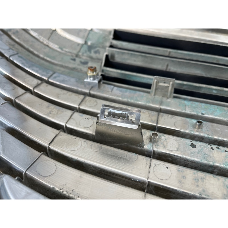 Решетка радиатора (наружные элементы кузова) Hyundai Ioniq AE 2018 1.6 Hybrid 86350G2110