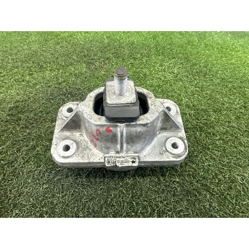 Подушка двигуна (двигатель и элементы) LAND ROVER Range Rover L405 2016 5.0 LR105970