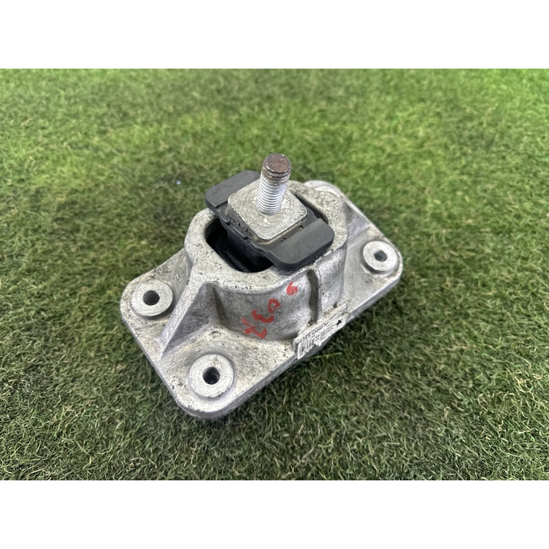 Подушка двигуна (двигатель и элементы) LAND ROVER Range Rover L405 2016 5.0 LR105970