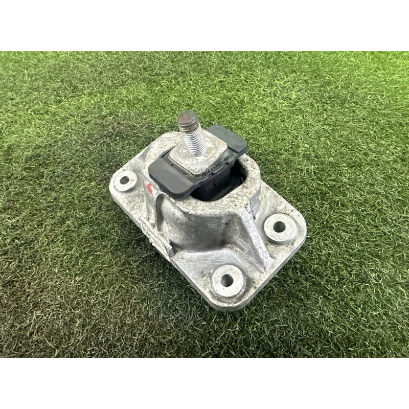 Подушка двигуна (двигатель и элементы) LAND ROVER Range Rover L405 2016 5.0 LR105970