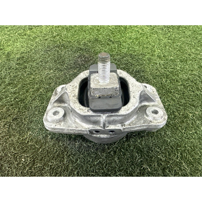 Подушка двигуна (двигатель и элементы) LAND ROVER Range Rover L405 2016 5.0 LR105970