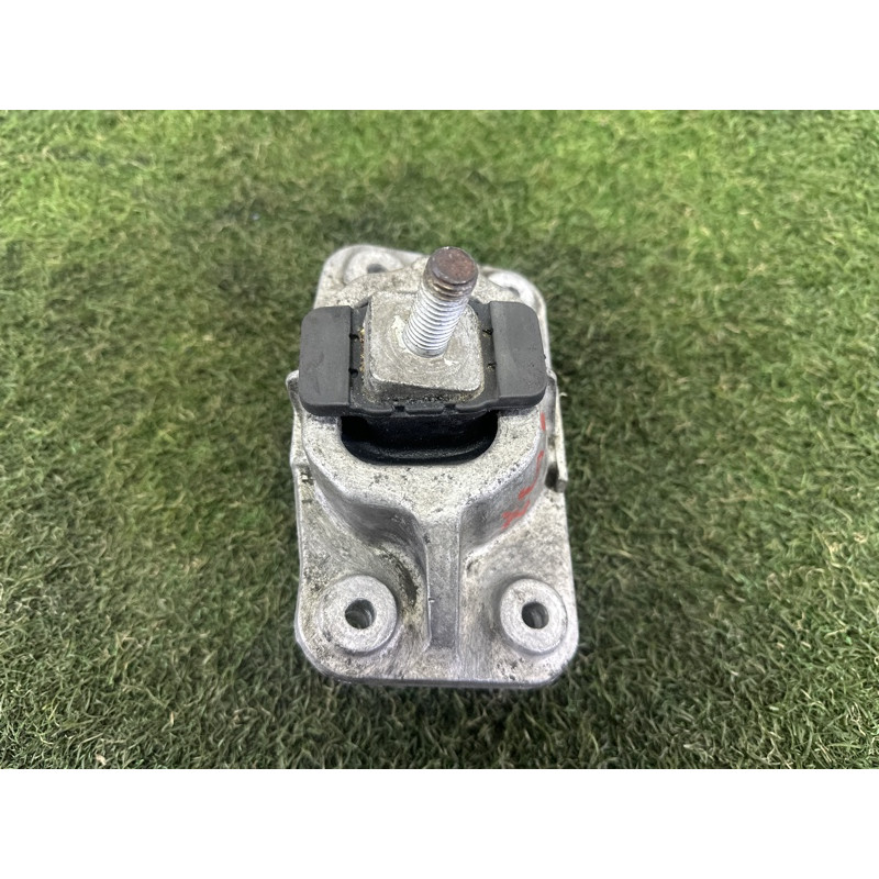 Подушка двигуна (двигатель и элементы) LAND ROVER Range Rover L405 2016 5.0 LR105970