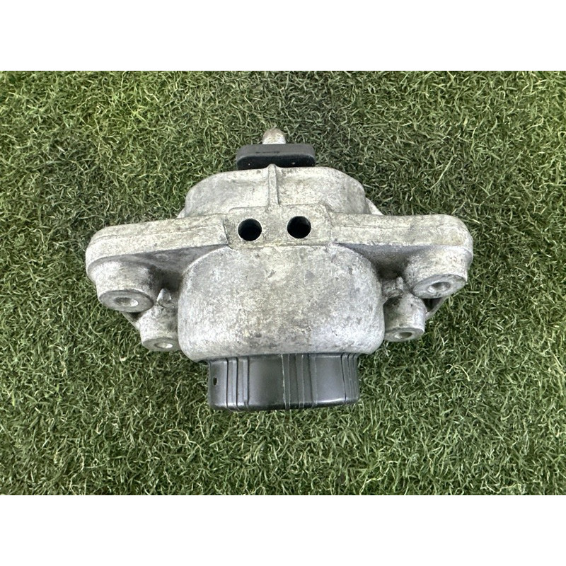 Подушка двигуна (двигатель и элементы) LAND ROVER Range Rover L405 2016 5.0 LR105970