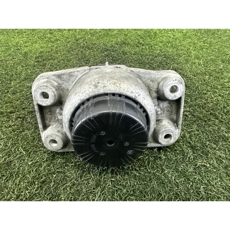 Подушка двигуна (двигатель и элементы) LAND ROVER Range Rover L405 2016 5.0 LR105970