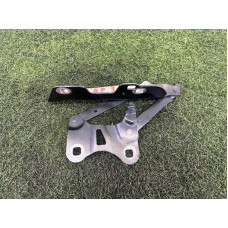 Петля капота