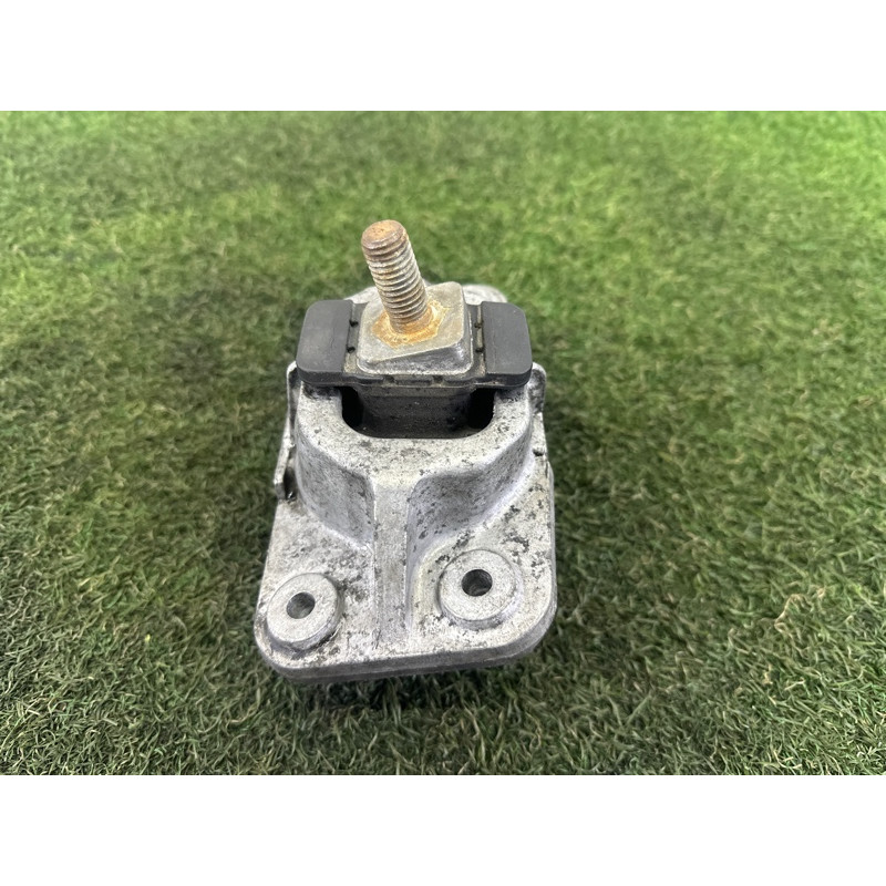 Подушка двигателя (двигатель и элементы) LAND ROVER Range Rover L405 2016 5.0 LR105970