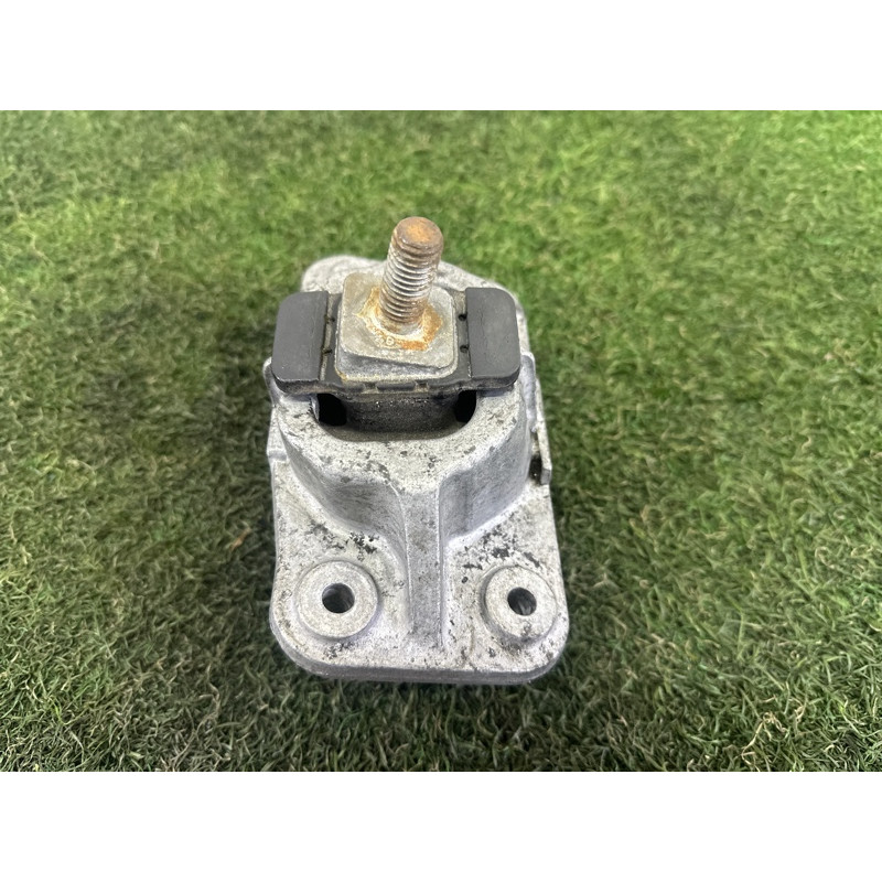 Подушка двигателя (двигатель и элементы) LAND ROVER Range Rover L405 2016 5.0 LR105970