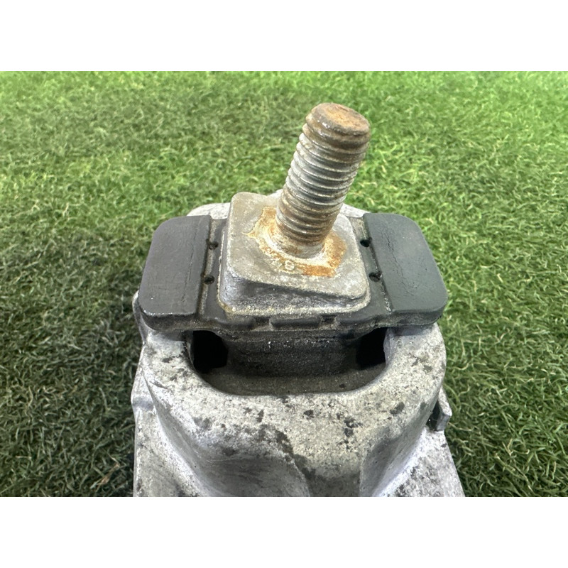 Подушка двигателя (двигатель и элементы) LAND ROVER Range Rover L405 2016 5.0 LR105970