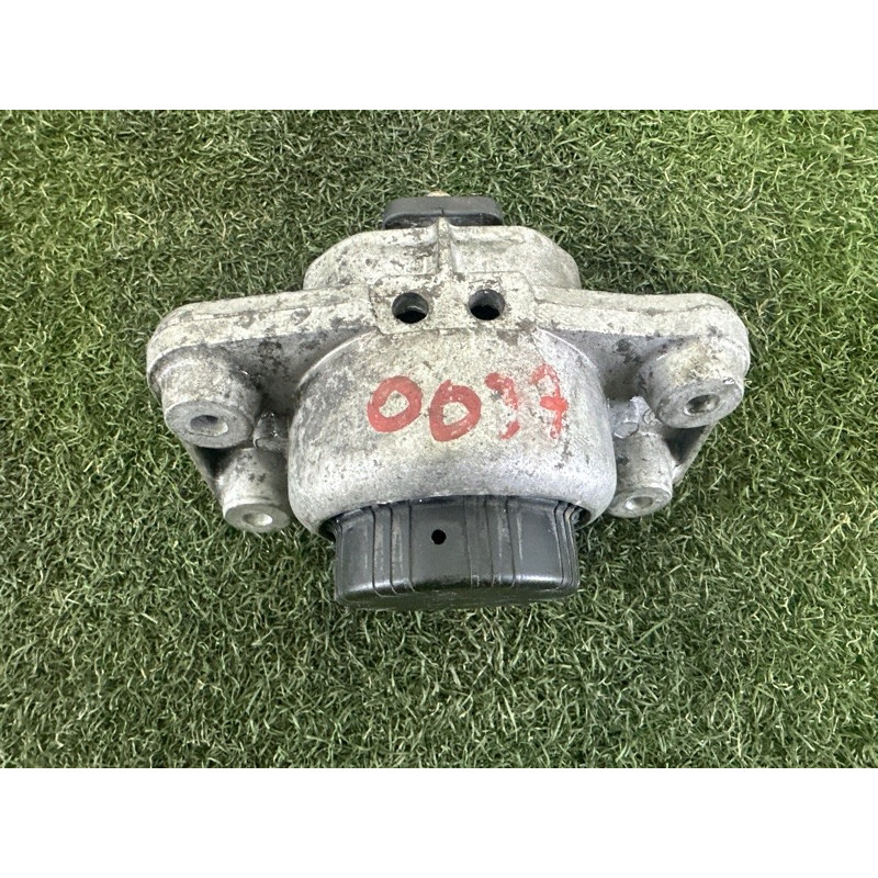 Подушка двигателя (двигатель и элементы) LAND ROVER Range Rover L405 2016 5.0 LR105970