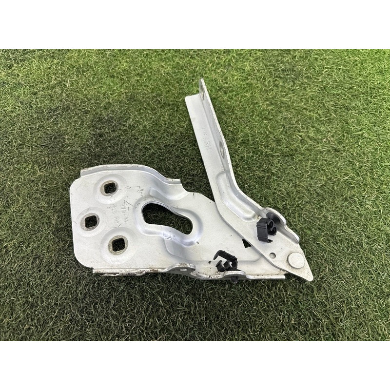 Петля капота (кузов и элементы) Volkswagen Touareg NF 2013 3.6 7P6823302