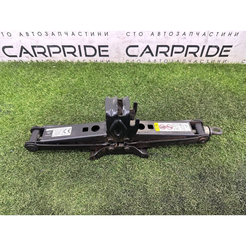 Комплект инструмента (аксессуары) Jeep Grand Cherokee WK2 2018 3.6 68332817AB