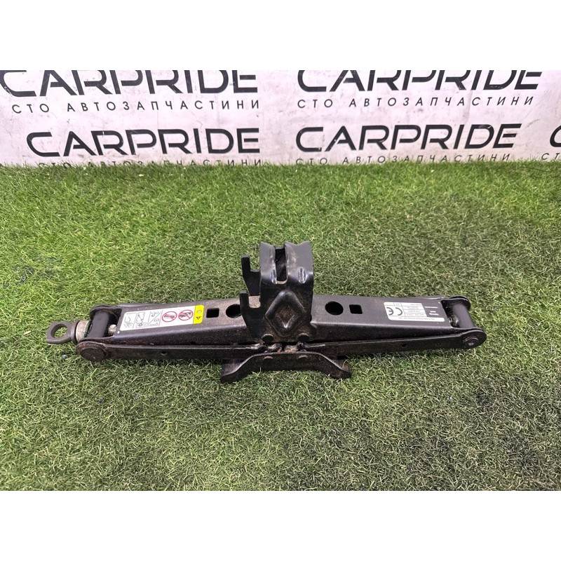 Комплект инструмента (аксессуары) Jeep Grand Cherokee WK2 2018 3.6 68332817AB