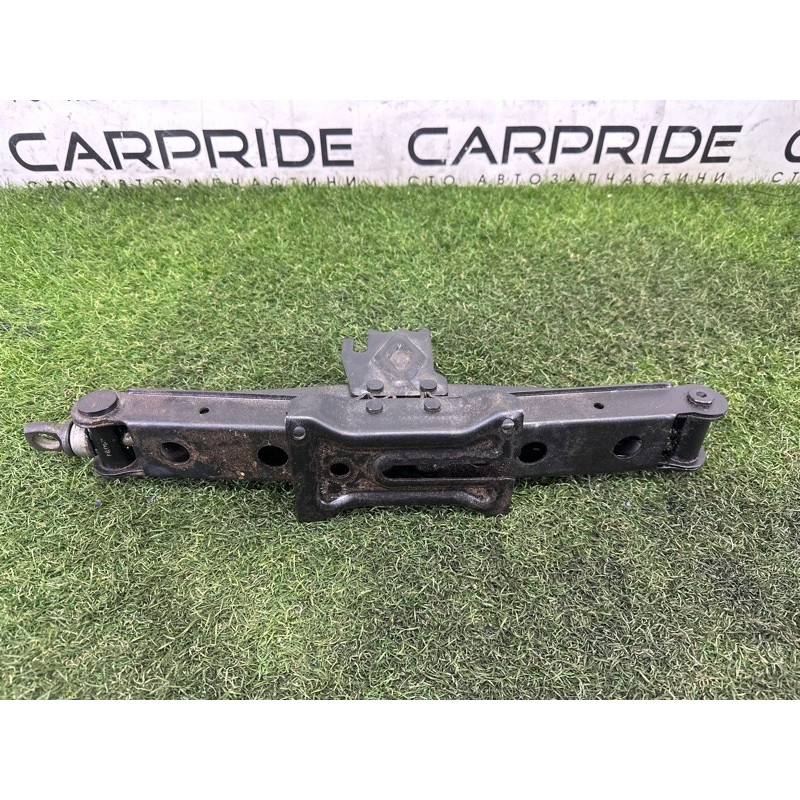 Комплект инструмента (аксессуары) Jeep Grand Cherokee WK2 2018 3.6 68332817AB