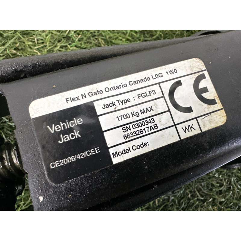 Комплект инструмента (аксессуары) Jeep Grand Cherokee WK2 2018 3.6 68332817AB