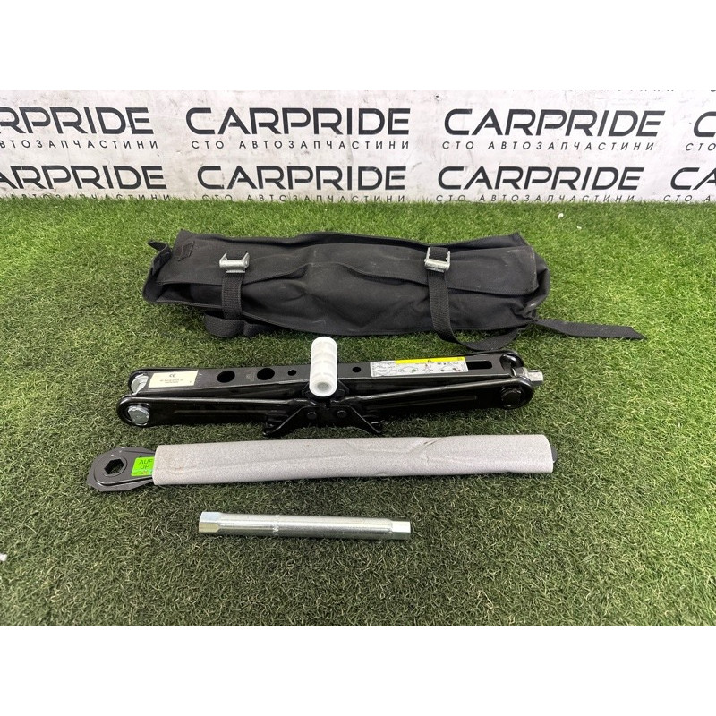 Домкрат (аксессуары) AUDI Q7 4M 2017 3.0 TFSi 4M0011031K