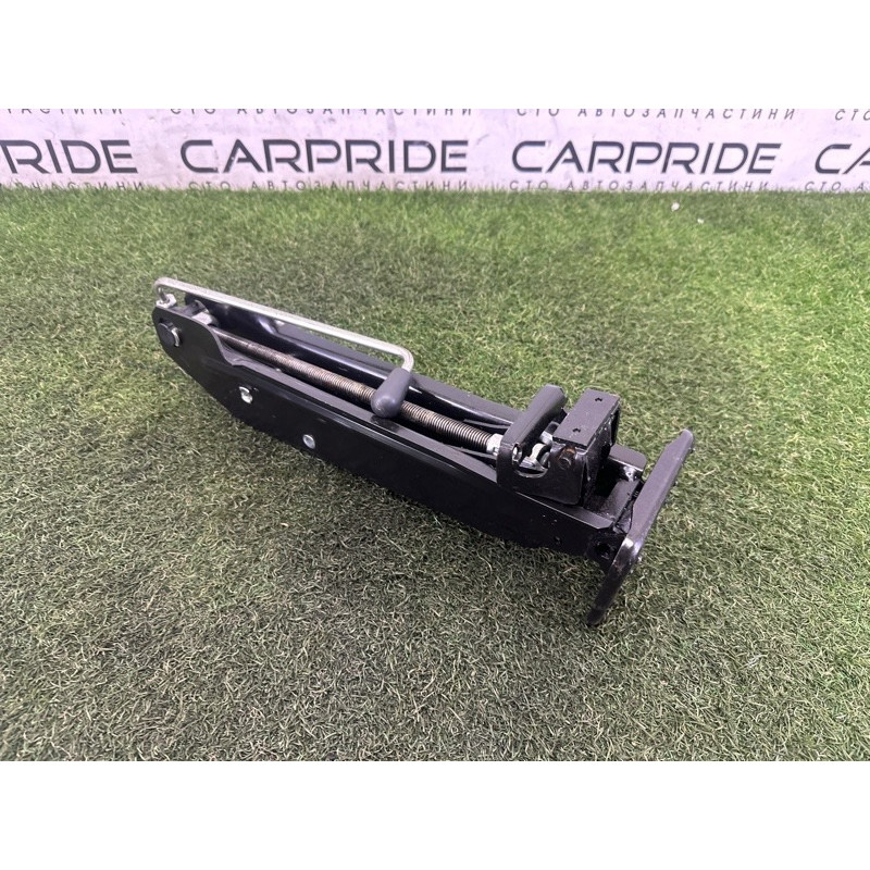 Домкрат (аксессуары) Volkswagen Touareg NF 2013 3.6 7P0011031B