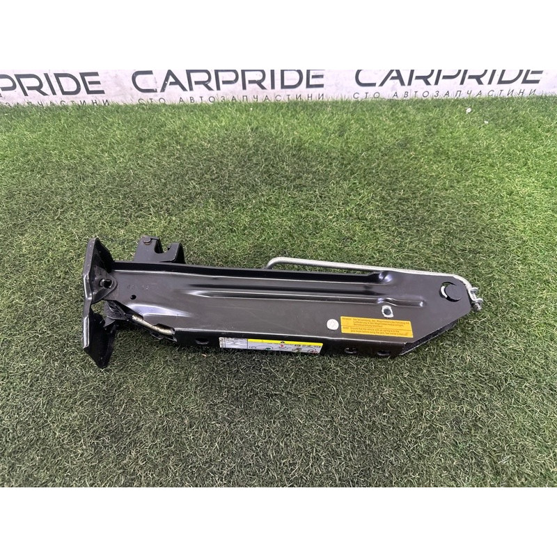 Домкрат (аксессуары) Volkswagen Touareg NF 2013 3.6 7P0011031B