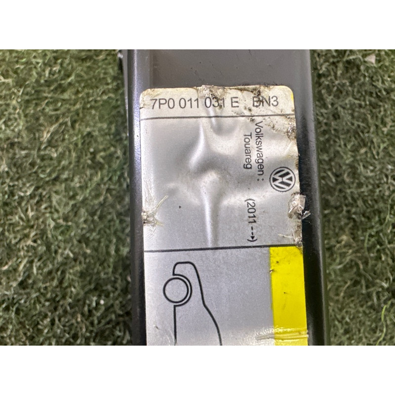 Домкрат (аксессуары) Volkswagen Touareg NF 2013 3.6 7P0011031B