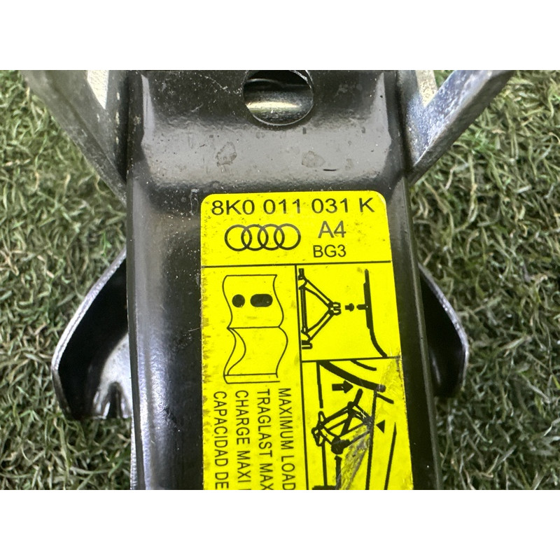 Домкрат (аксессуары) AUDI A4 B8 2013 2.0 TFSI 8K0011031K