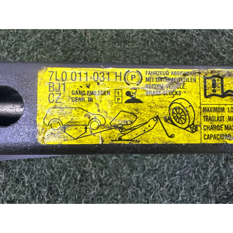 Домкрат (аксессуары) AUDI Q7 4L 2011 3.0 TFSi 4L0011031E