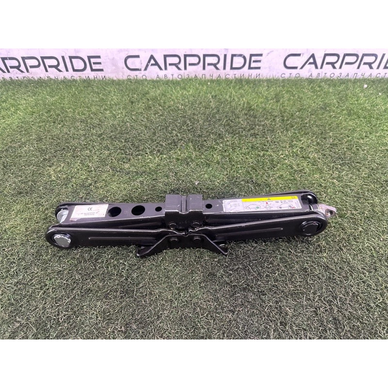 Домкрат (аксессуары) AUDI A4 B9 2017 2.0 TFSI 8W0011031C