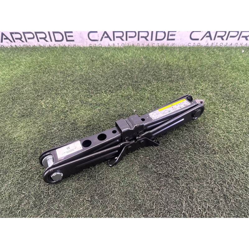 Домкрат (аксессуары) AUDI A4 B9 2017 2.0 TFSI 8W0011031C