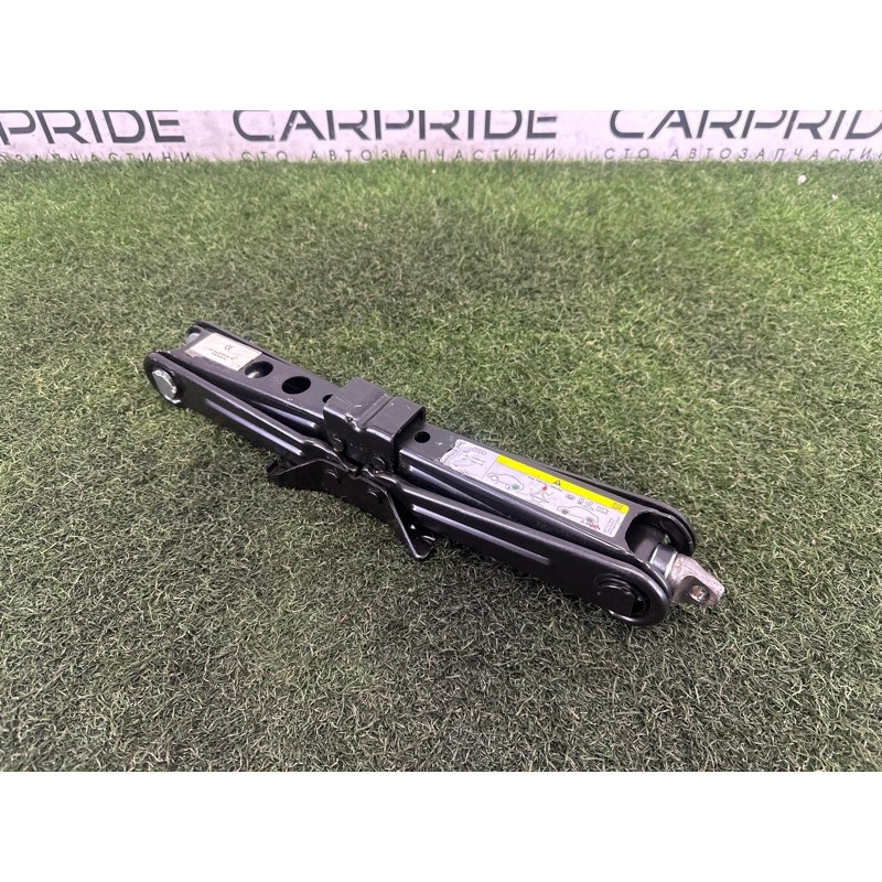 Домкрат (аксессуары) AUDI A4 B9 2017 2.0 TFSI 8W0011031C