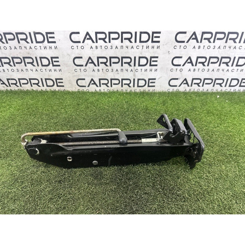 Домкрат (аксессуары) AUDI Q5 8R 2012 3.2 8R0011031C