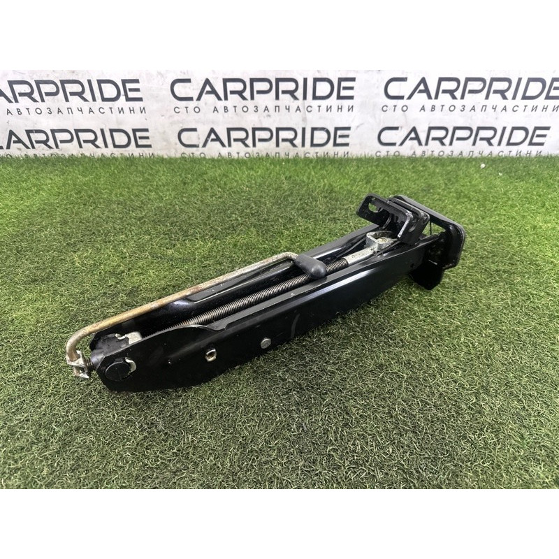 Домкрат (аксессуары) AUDI Q5 8R 2012 3.2 8R0011031C