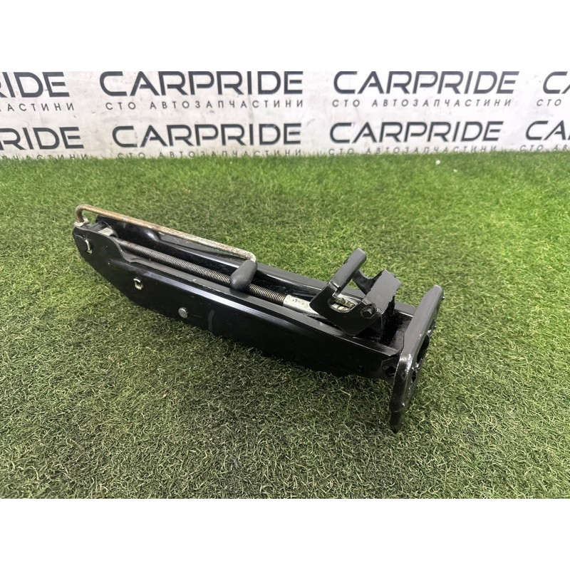 Домкрат (аксессуары) AUDI Q5 8R 2012 3.2 8R0011031C