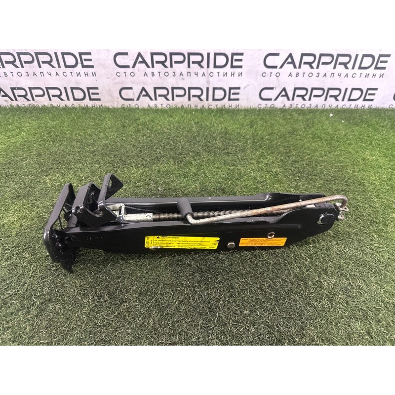 Домкрат (аксессуары) AUDI Q5 8R 2012 3.2 8R0011031C