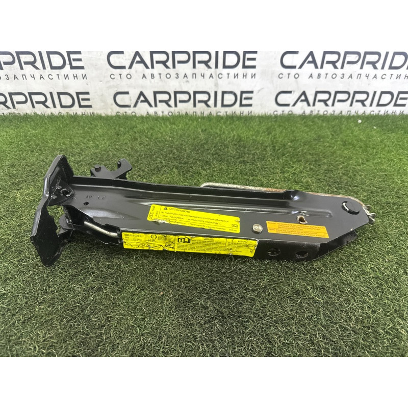 Домкрат (аксессуары) AUDI Q5 8R 2012 3.2 8R0011031C