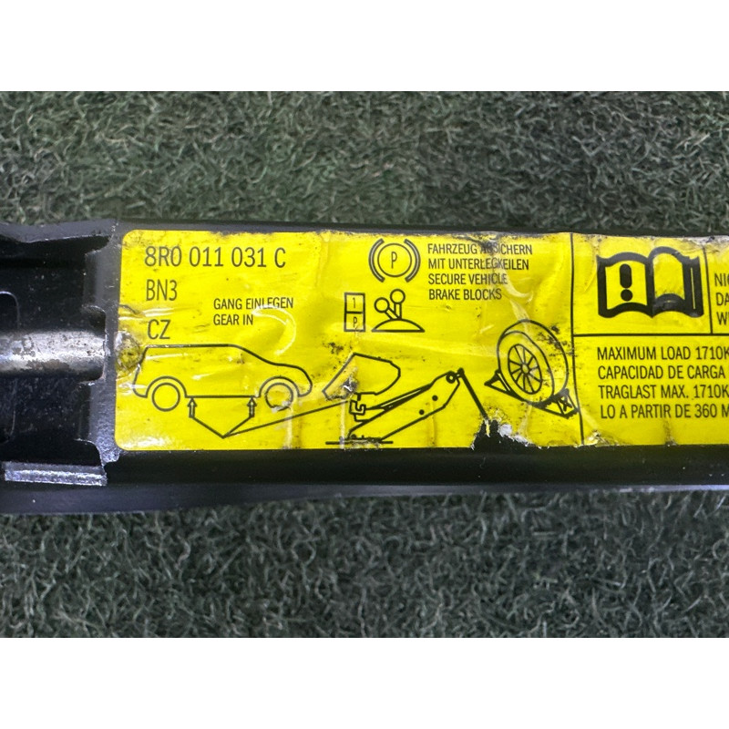 Домкрат (аксессуары) AUDI Q5 8R 2012 3.2 8R0011031C