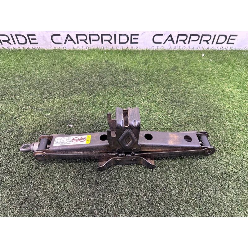 Комплект инструмента (аксессуары) Jeep Grand Cherokee WK2 2014 3.0 Diesel 68068665AC