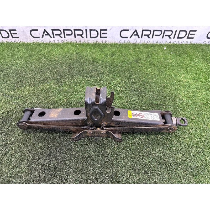 Комплект инструмента (аксессуары) Jeep Grand Cherokee WK2 2014 3.0 Diesel 68068665AC