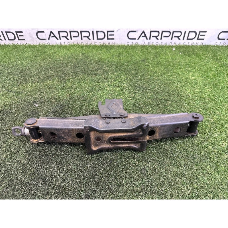 Комплект инструмента (аксессуары) Jeep Grand Cherokee WK2 2014 3.0 Diesel 68068665AC