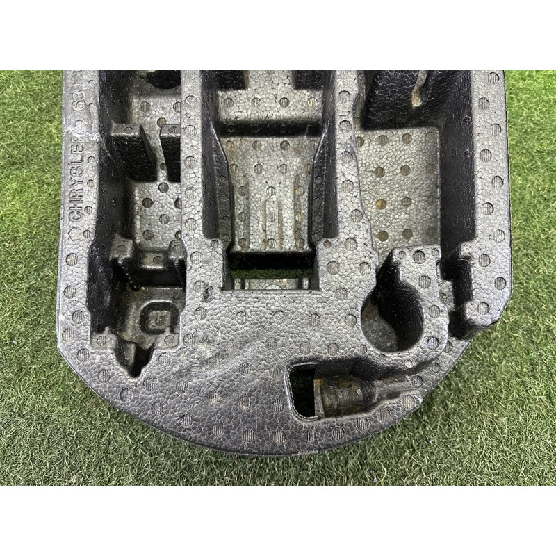 Комплект инструмента (аксессуары) Jeep Grand Cherokee WK2 2014 3.0 Diesel 68068665AC