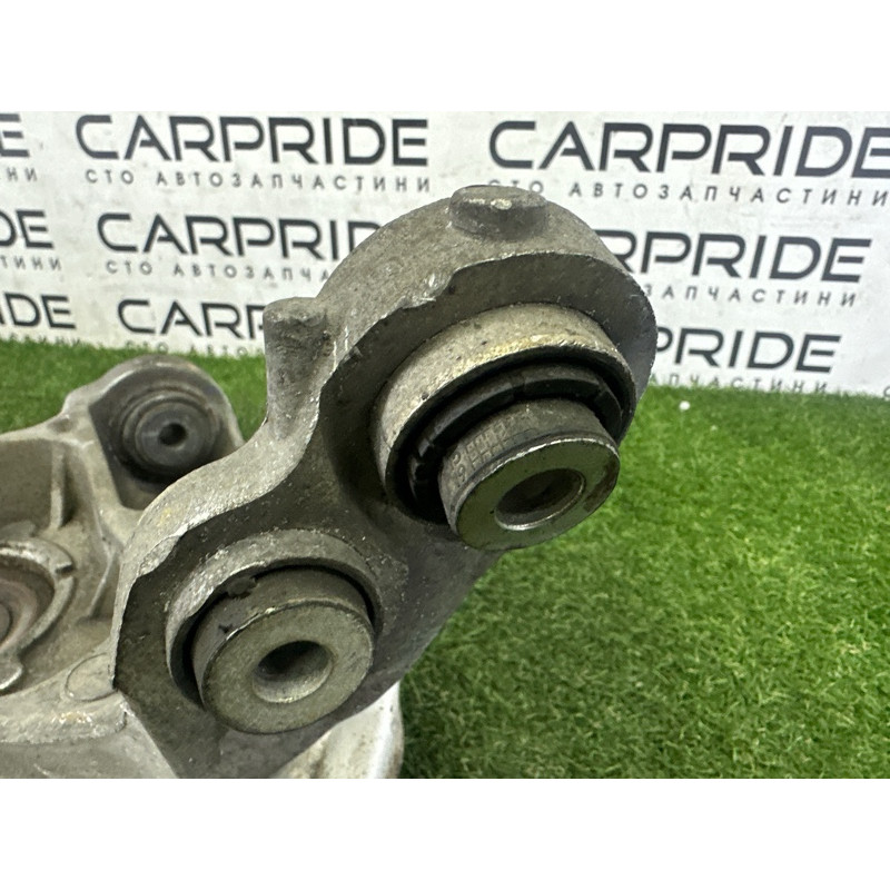 Цапфа підвіски (подвеска) LAND ROVER Range Rover L405 2016 5.0 LR038550