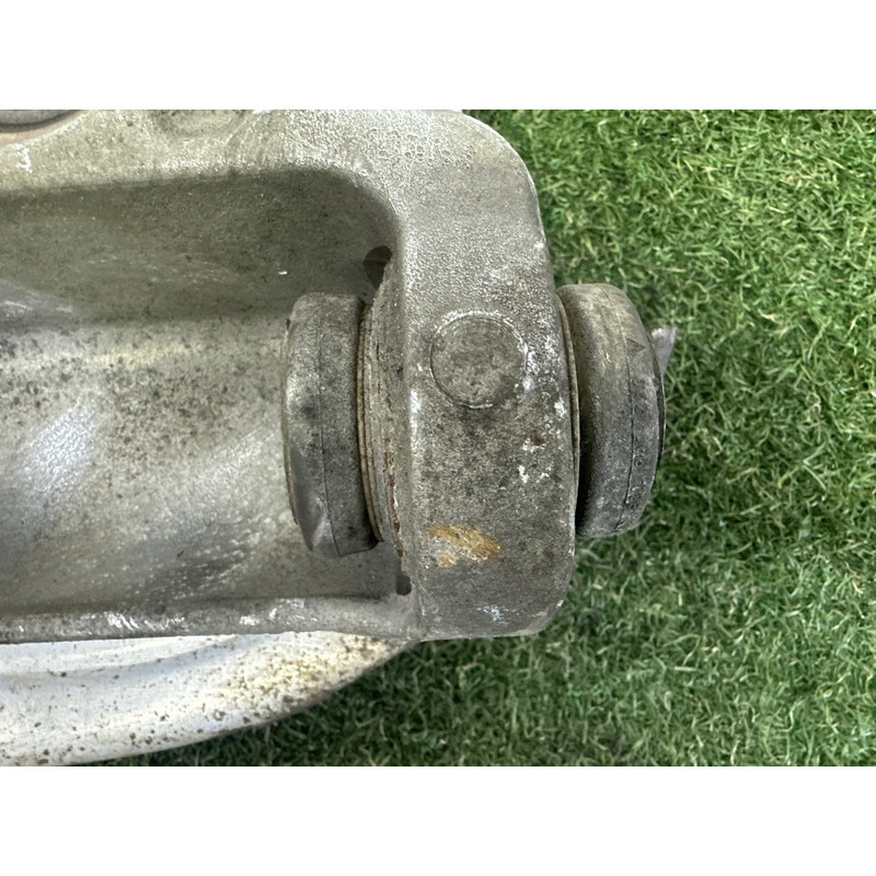 Цапфа підвіски (подвеска) LAND ROVER Range Rover L405 2016 5.0 LR038550