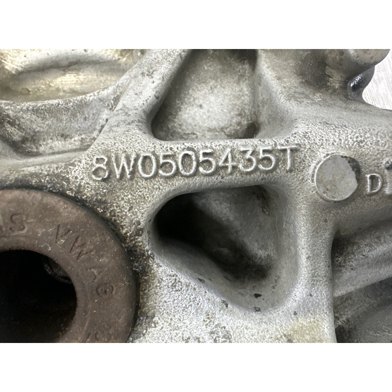 Цапфа подвески (подвеска) AUDI A4 B9 2018 2.0 DBPA 8W0505431P